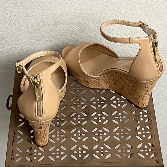 Charles by Charles David Lois Platform Wedge Sandal Beige Size 9 - Picture 4 of 9